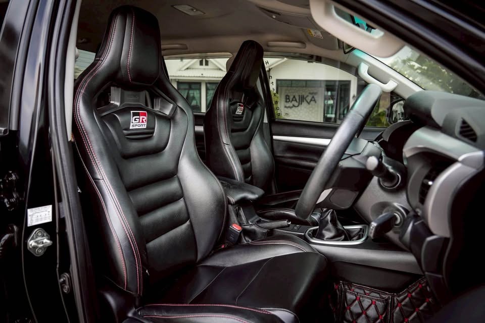 Car image 10